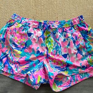 Lilly Pulitzer Run Around shorts size large  drawstring